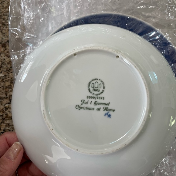 B&G Copenhagen Porcelain, Denmark. Christmas at Home Plate. - Picture 2 of 2